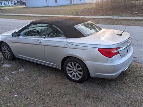 Used 2012 Chrysler 200 Touring image 4