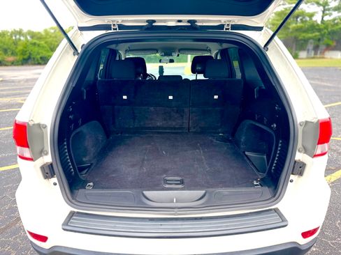 Used 2012 Jeep Grand Cherokee Laredo w/ Laredo E Group image 9