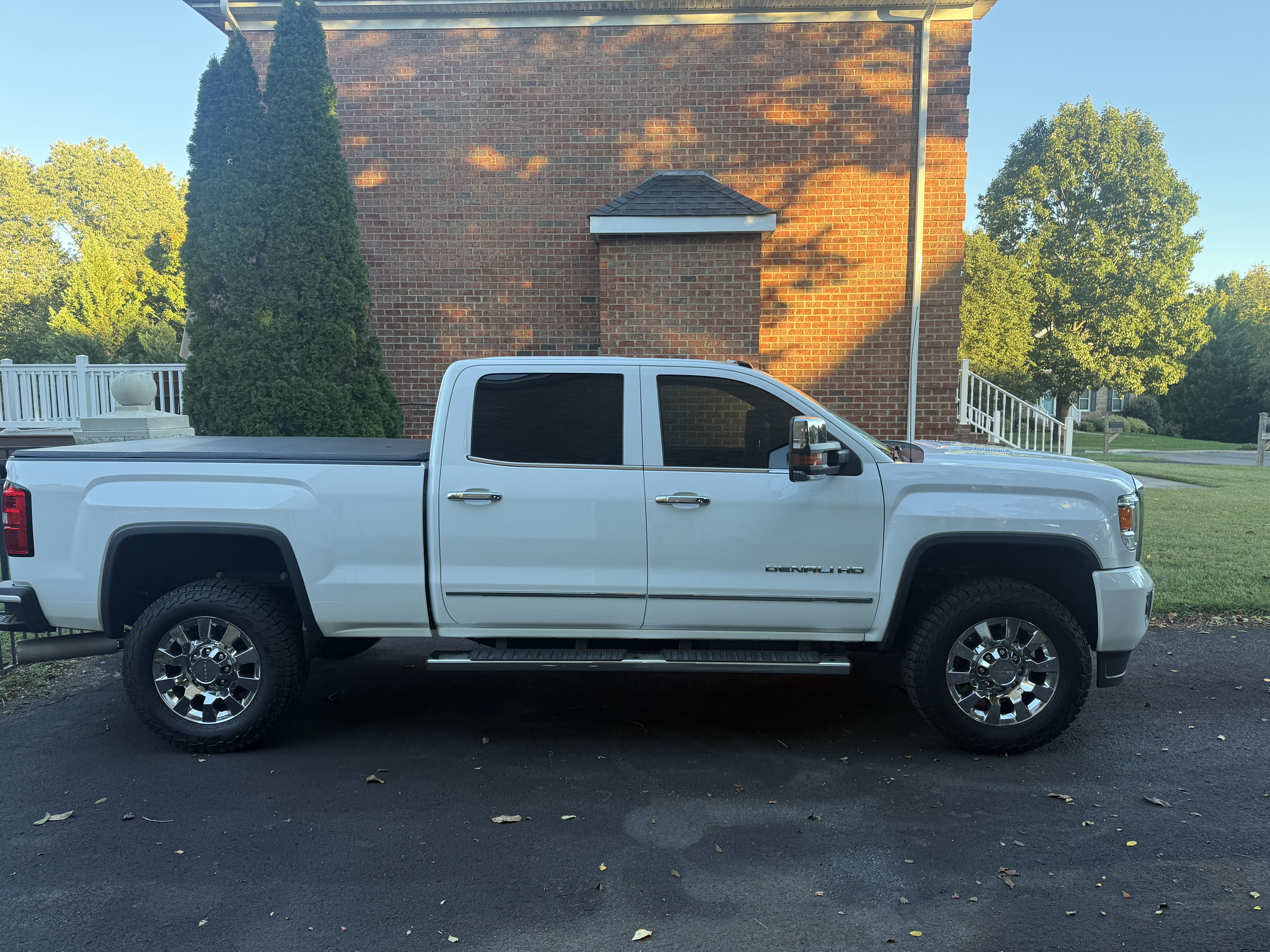 Used 2016 GMC Sierra 2500 Denali w/ Duramax Plus Package AWD/4WD image 1