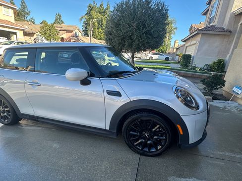 Used 2022 MINI Cooper 2-Door Hardtop image 5