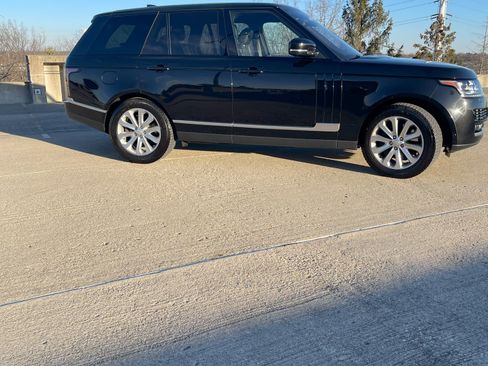 Used 2017 Land Rover Range Rover HSE image 8