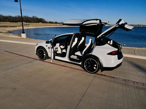 Used 2019 Tesla Model X P100D image 4