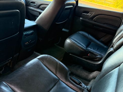 Used 2010 GMC Yukon Denali AWD/4WD image 8