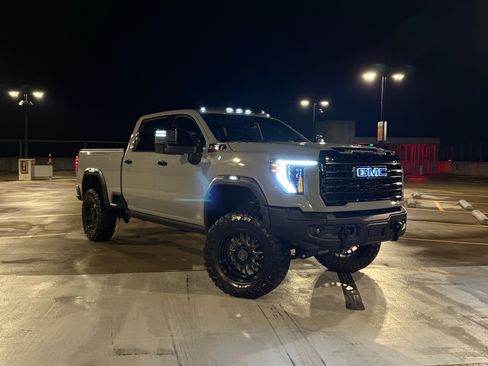 Used 2025 GMC Sierra 2500 AT4X w/ AT4X AEV Edition image 4