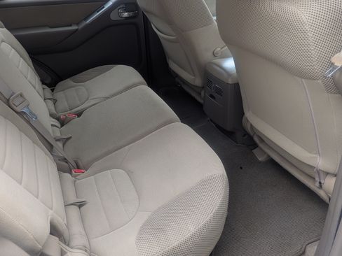 Used 2010 Nissan Pathfinder S image 10