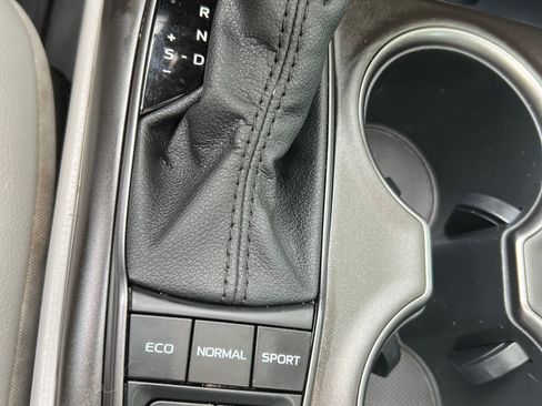 Used 2022 Toyota Camry SE w/ Audio Upgrade Package FWD image 17