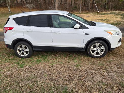 Used 2014 Ford Escape SE image 2