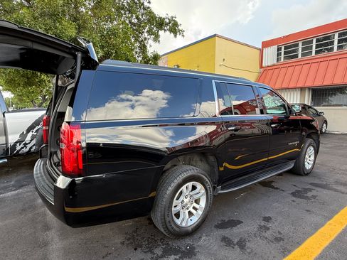 Used 2020 Chevrolet Suburban LT RWD image 15