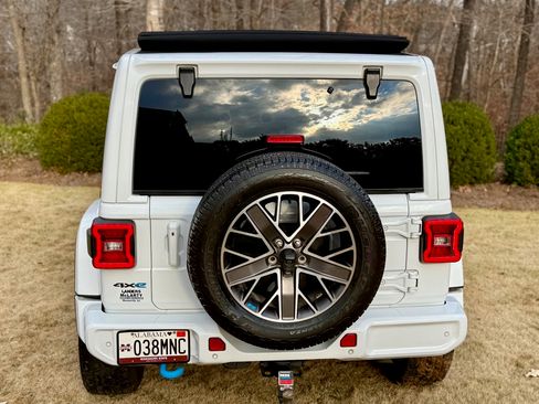 Used 2022 Jeep Wrangler 4xe High Altitude image 11