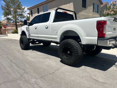 Used 2019 Ford F350 Lariat w/ Lariat Value Package AWD/4WD image 6
