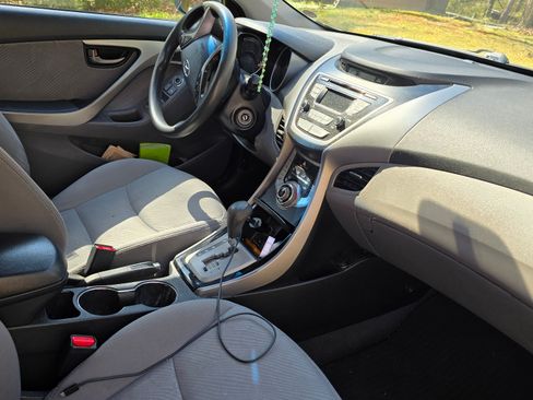 Used 2013 Hyundai Elantra GLS w/ Preferred Pkg image 6
