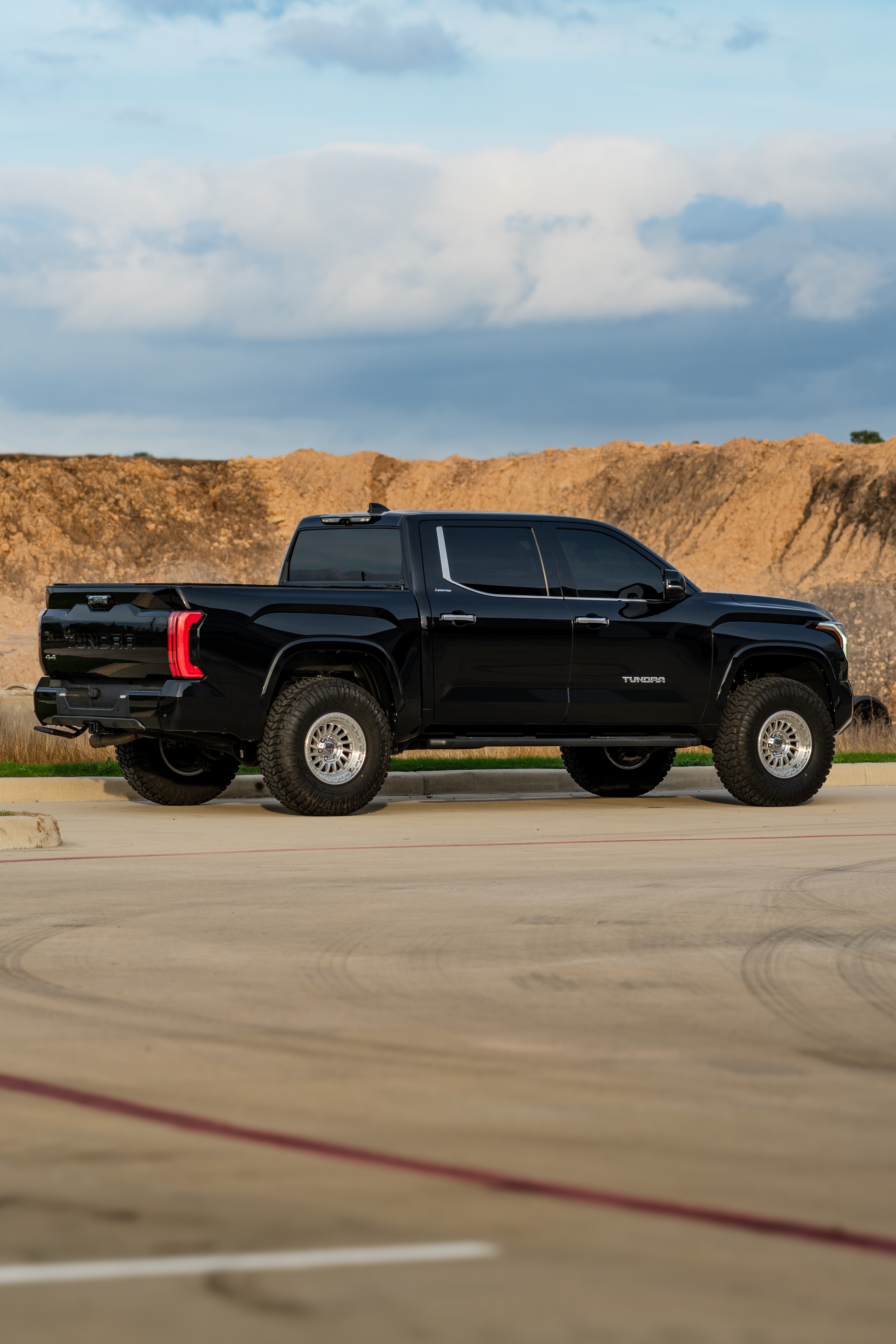 Used 2024 Toyota Tundra Limited AWD/4WD image 25