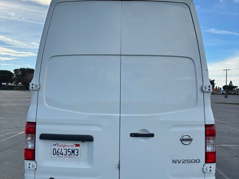Used 2019 Nissan NV 2500 SV image 8