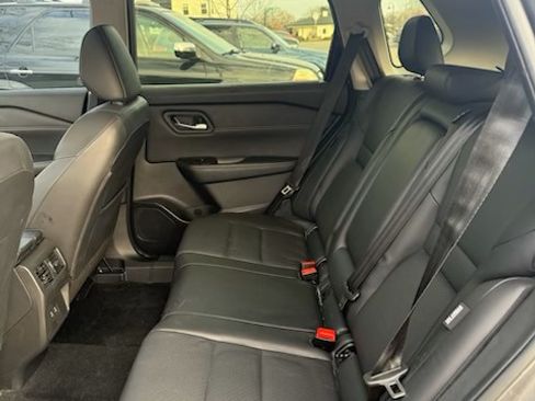 Used 2024 Nissan Rogue SV w/ SV Premium Package image 6