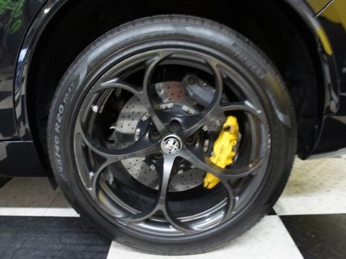 Used 2018 Alfa Romeo Stelvio Quadrifoglio image 13