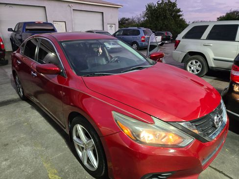 Used 2018 Nissan Altima 2.5 SR w/ SR Special Edition image 1