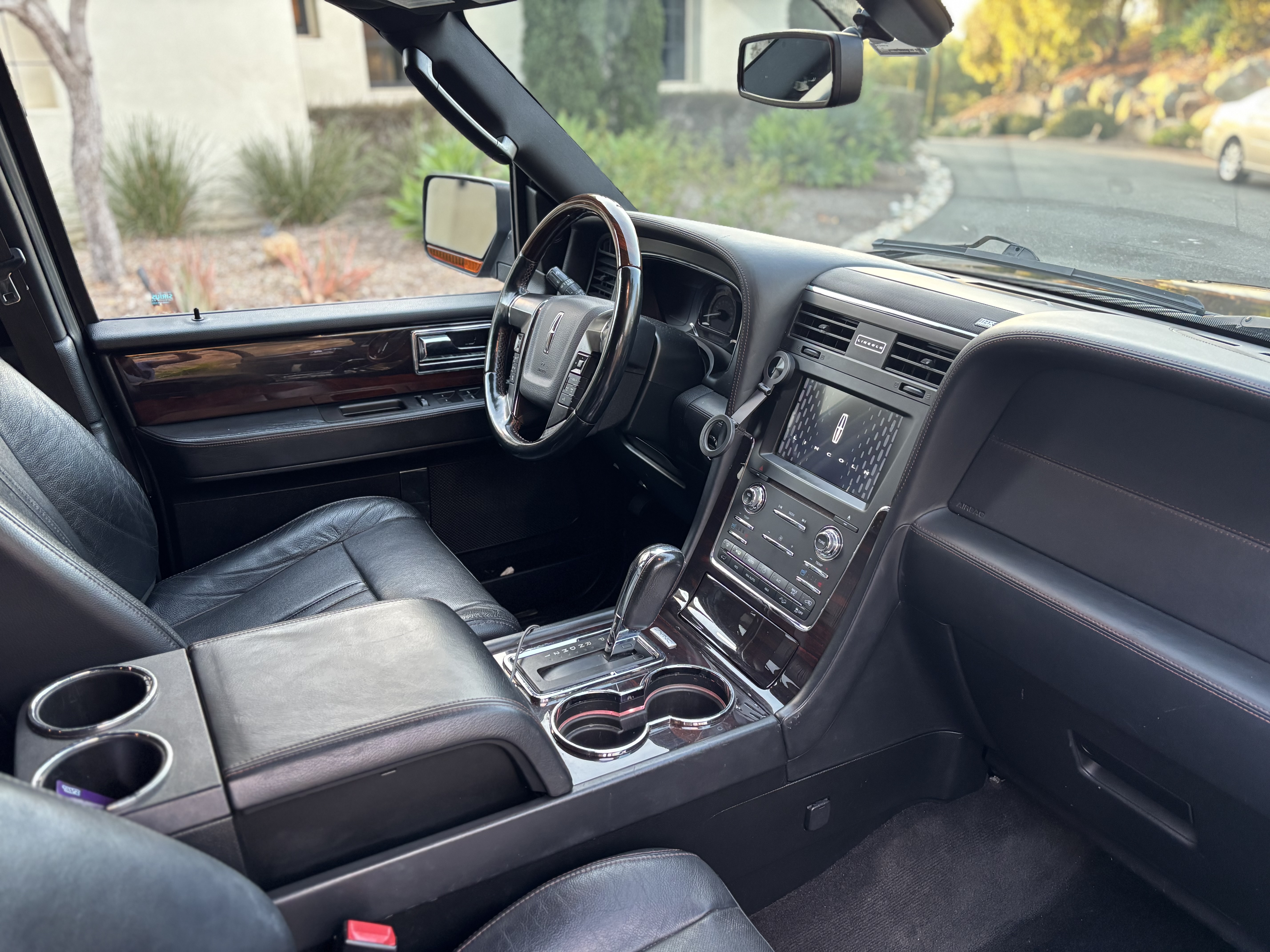 Used 2017 Lincoln Navigator Reserve AWD/4WD image 11