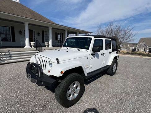 Used 2013 Jeep Wrangler Unlimited Sahara w/ Connectivity Group image 1