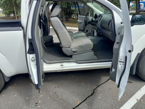 Used 2021 Nissan Frontier S w/ S Utility Package image 9