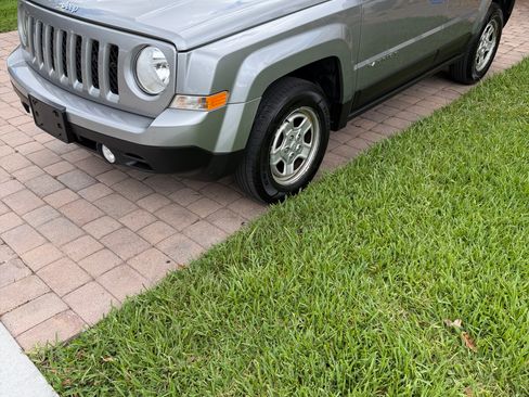 Used 2017 Jeep Patriot Sport w/ Power Value Group FWD image 2