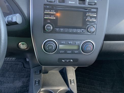 Used 2015 Nissan Leaf S w/ Charge Package image 4