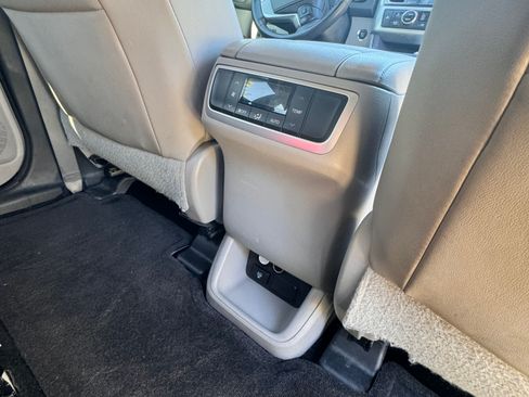 Used 2015 Toyota Highlander Limited image 10