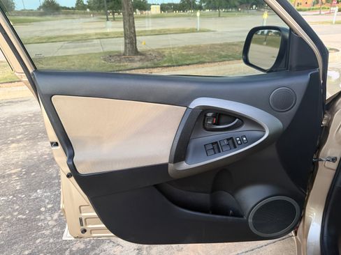 Used 2012 Toyota RAV4 FWD image 16