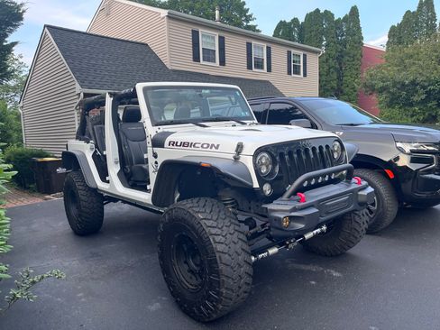 Used 2016 Jeep Wrangler Unlimited Rubicon image 1
