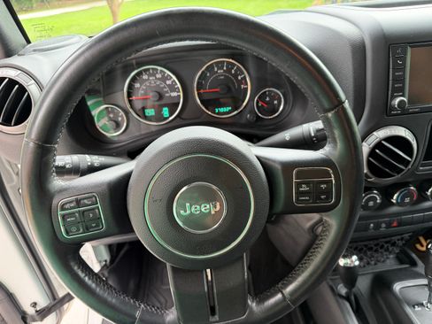 Used 2016 Jeep Wrangler Sport w/ Connectivity Group AWD/4WD image 12