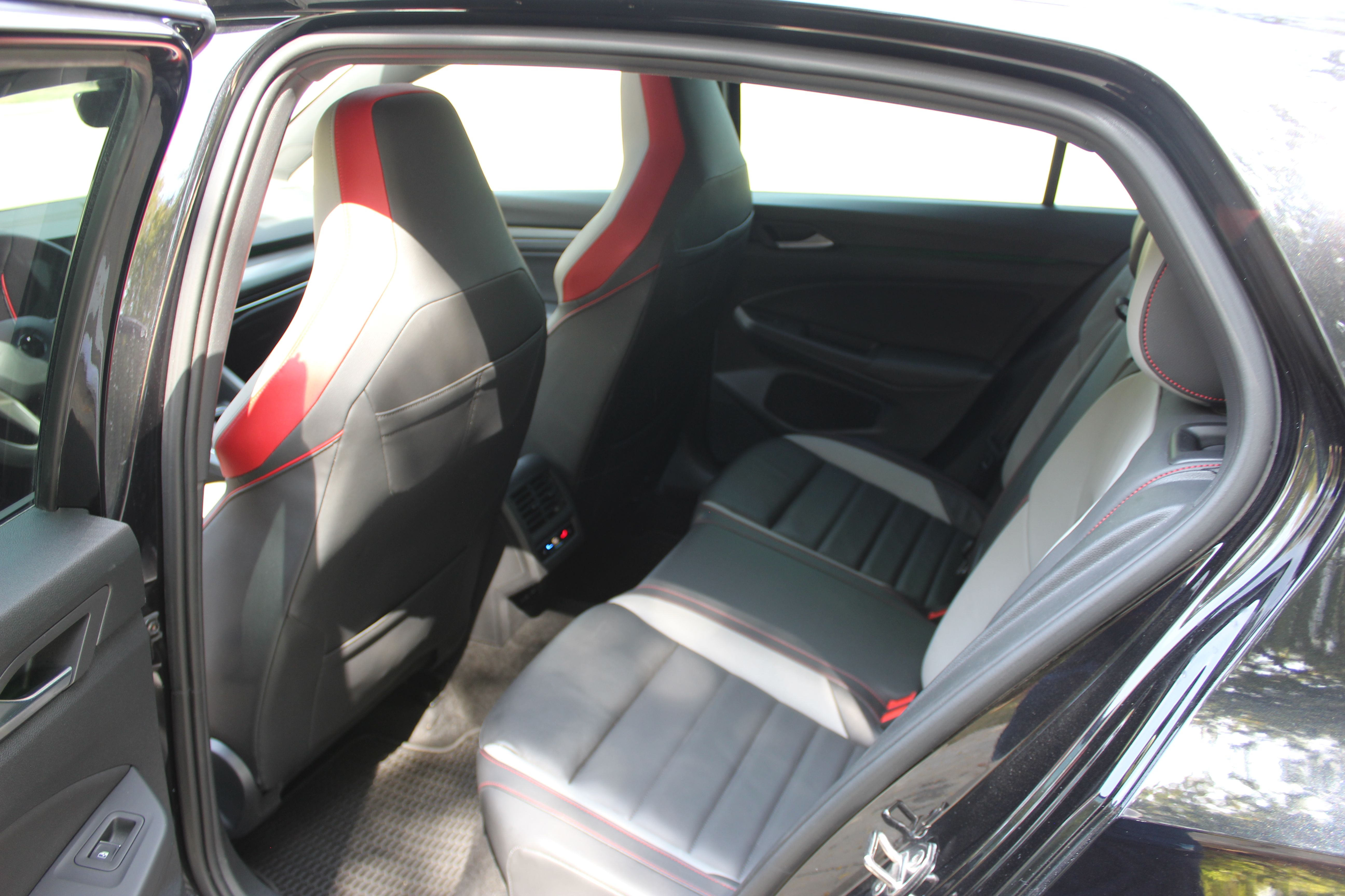 Used 2022 Volkswagen GTI Autobahn FWD image 25