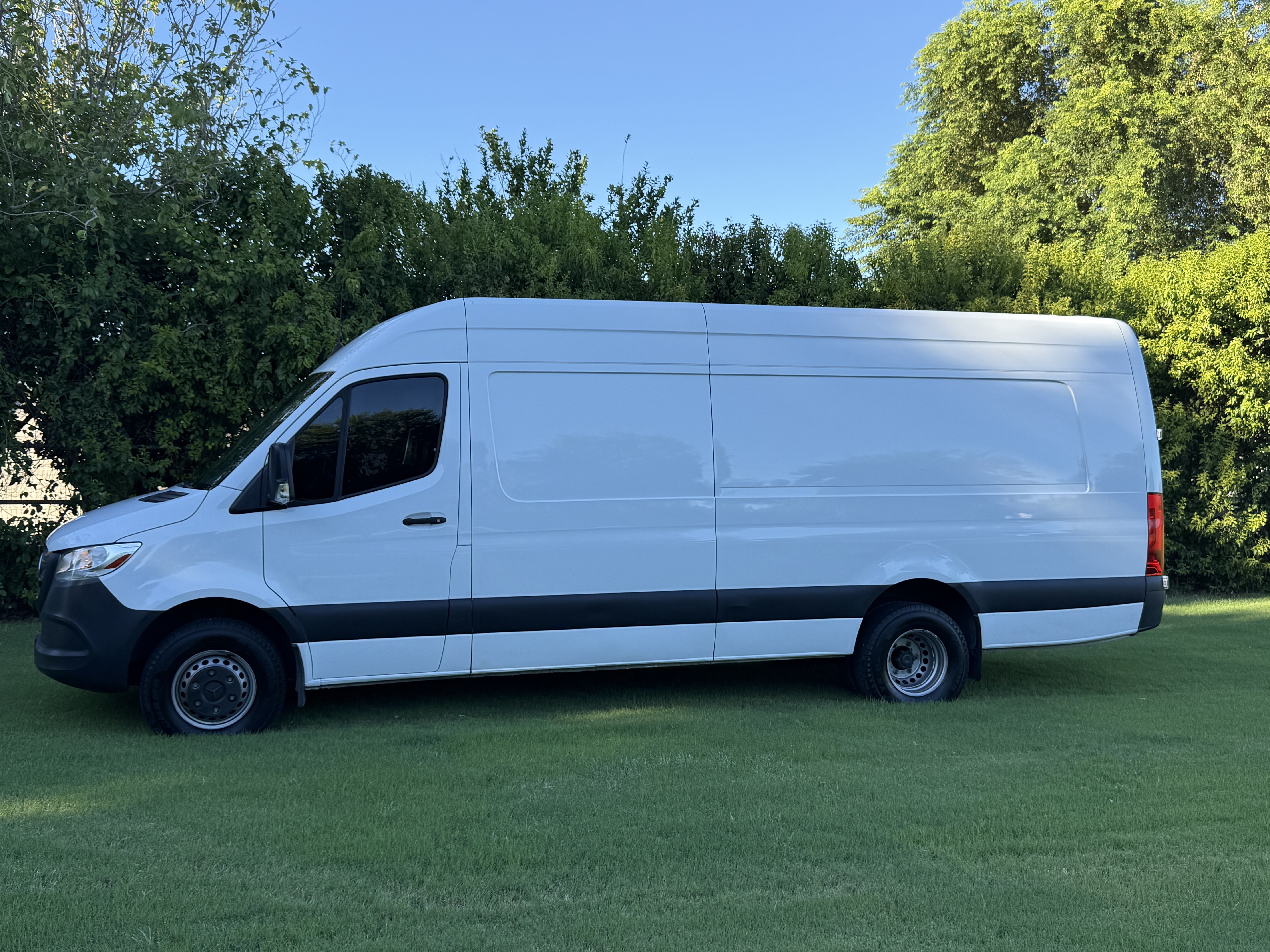 Used 2022 Mercedes-Benz Sprinter 3500 image 8