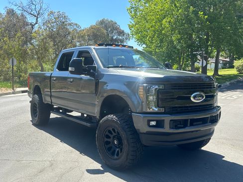 Used 2019 Ford F250 Lariat w/ Lariat Ultimate Package AWD/4WD image 2