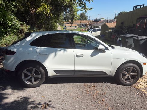 Used 2018 Porsche Macan Sport Edition AWD/4WD image 10