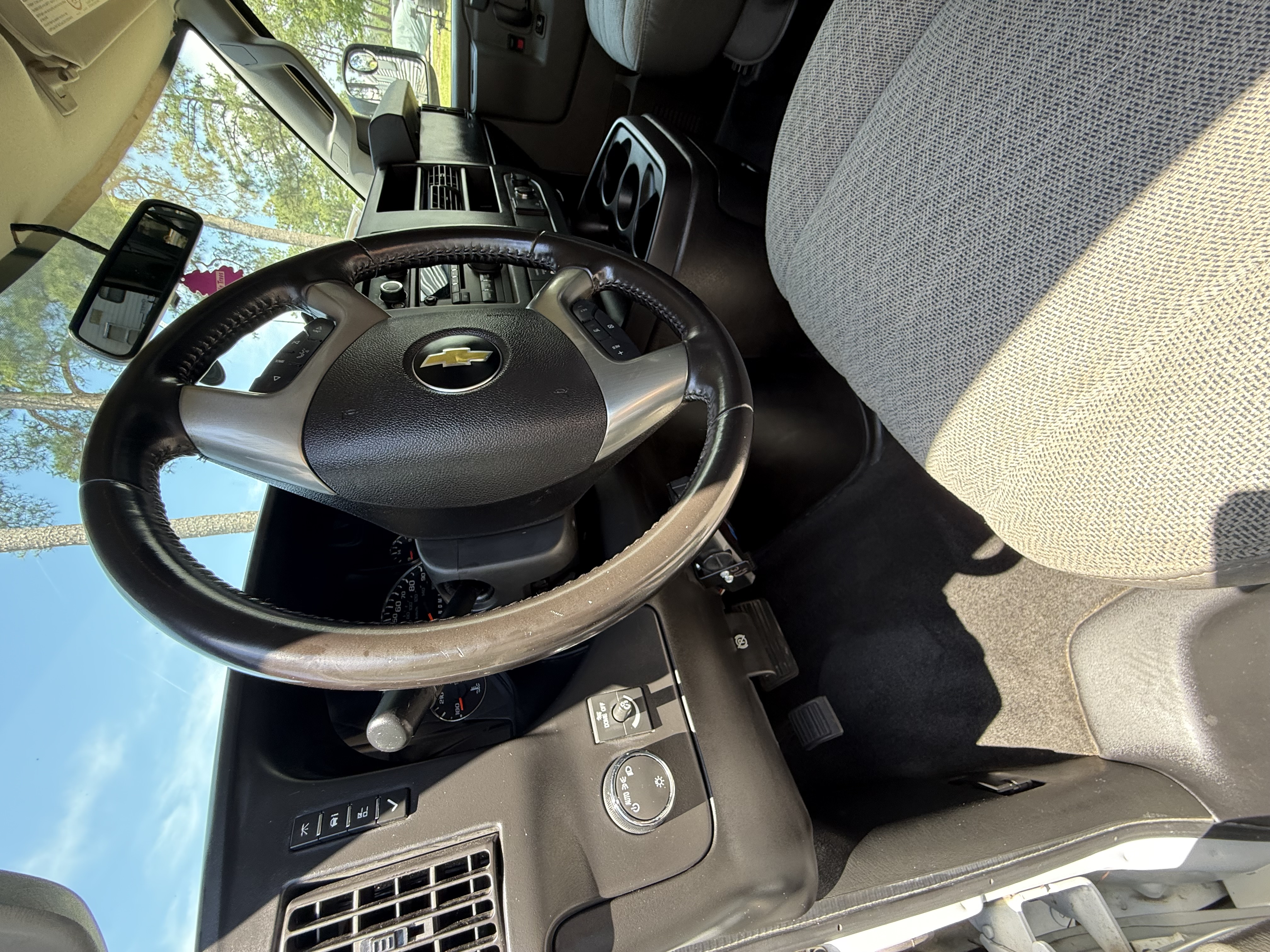 Used 2017 Chevrolet Express 3500 LT w/ LT Preferred Equipment Group RWD image 11