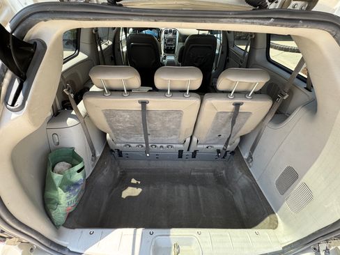 Used 2005 Chrysler Town & Country Touring image 6