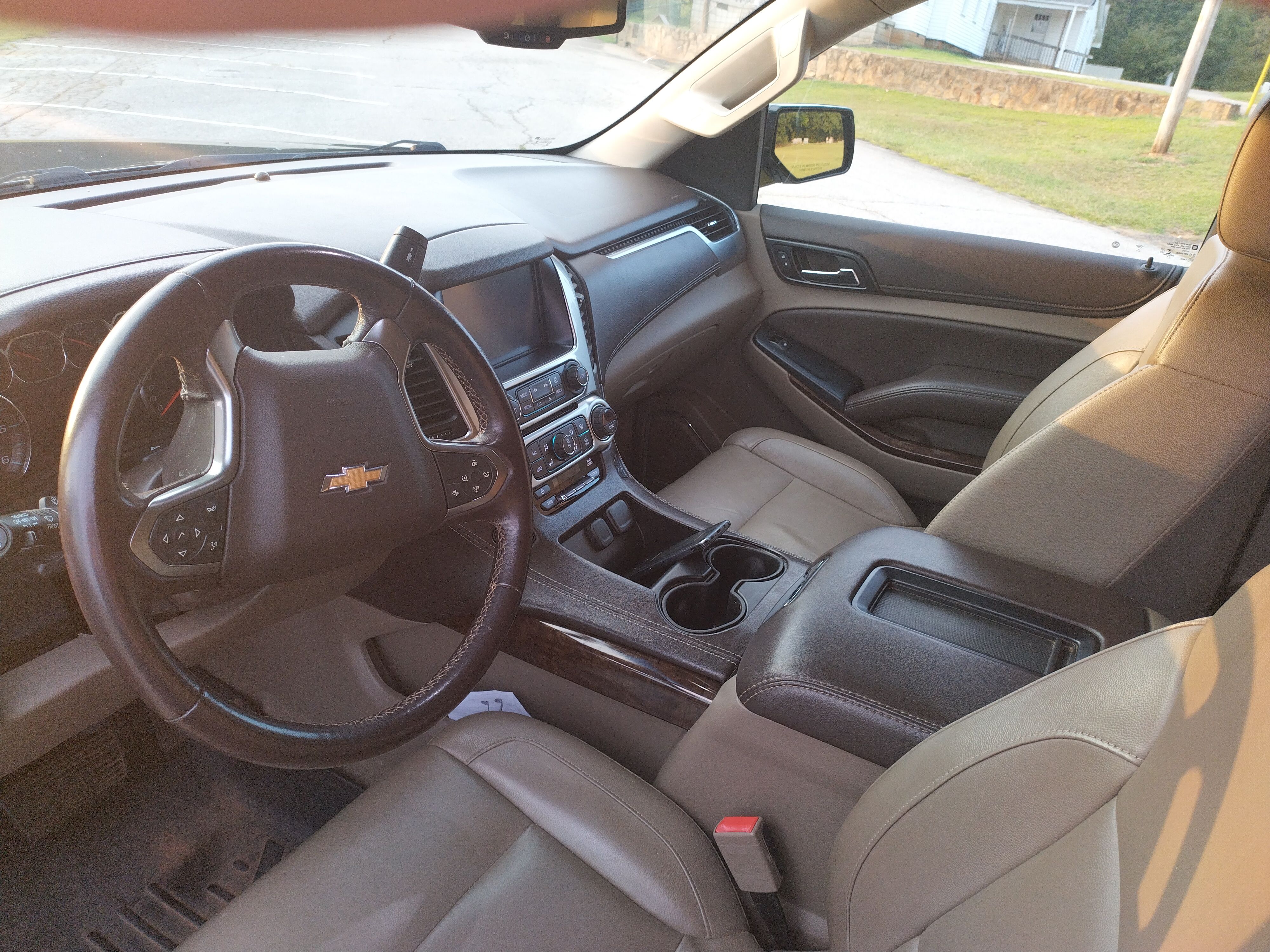 Used 2019 Chevrolet Suburban LT AWD/4WD image 9