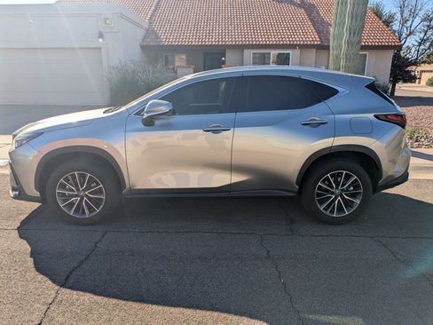 Used 2024 Lexus NX 250 FWD image 2