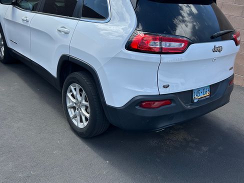 Used 2018 Jeep Cherokee Latitude FWD image 8