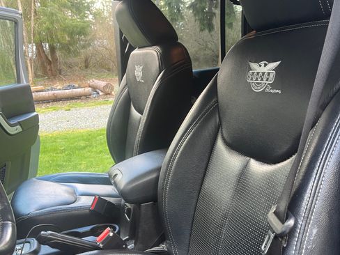 Used 2018 Jeep Wrangler Unlimited Sahara image 12