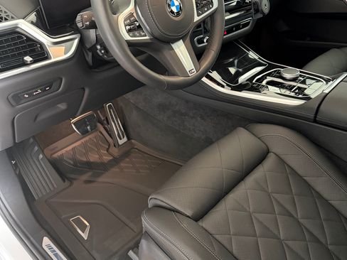 Used 2025 BMW X5 xDrive40i w/ M Sport Package AWD/4WD image 9