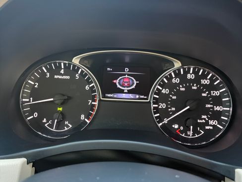 Used 2019 Nissan Pathfinder Platinum image 12