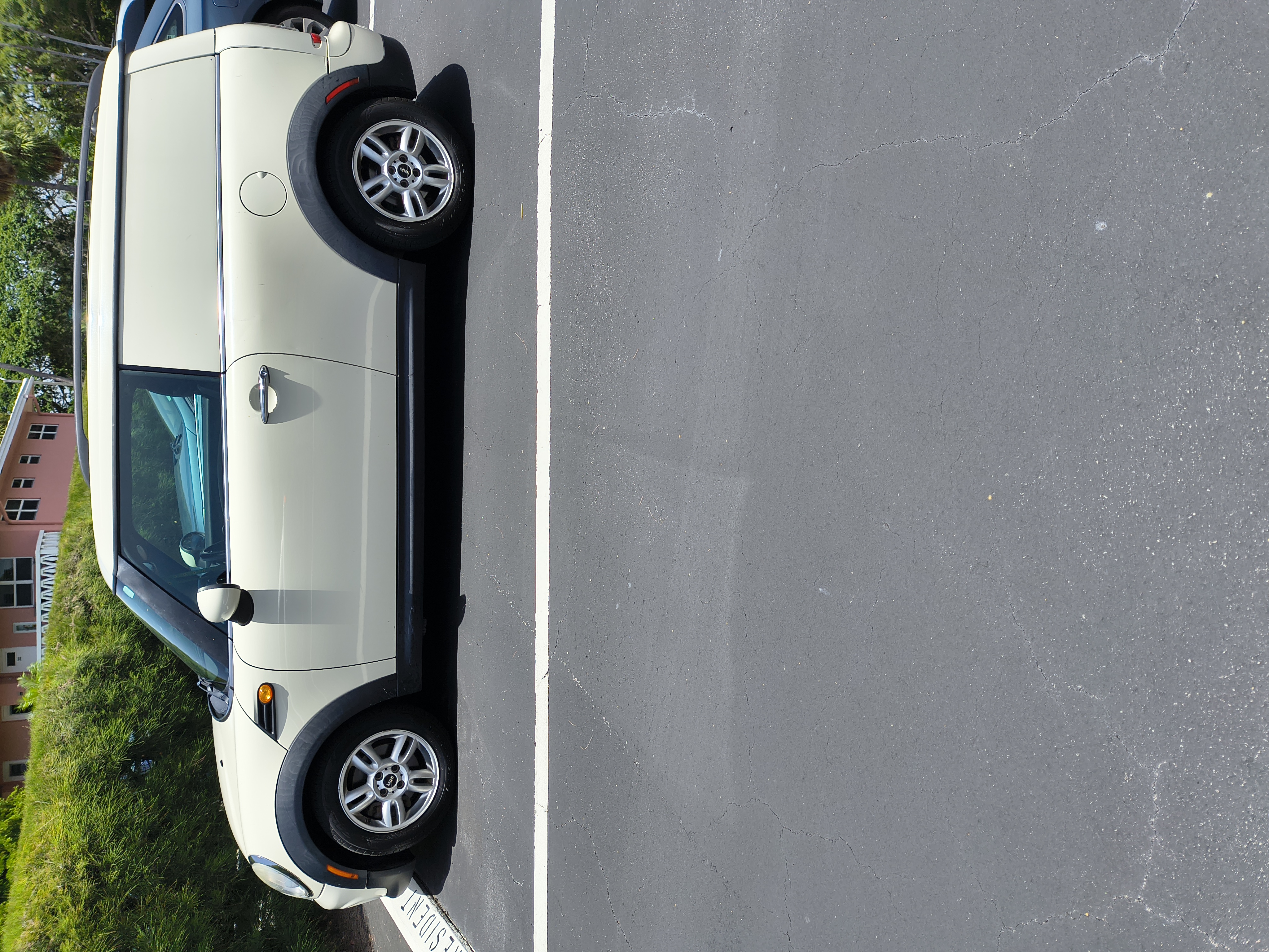 Used 2013 MINI Cooper Clubman FWD image 1