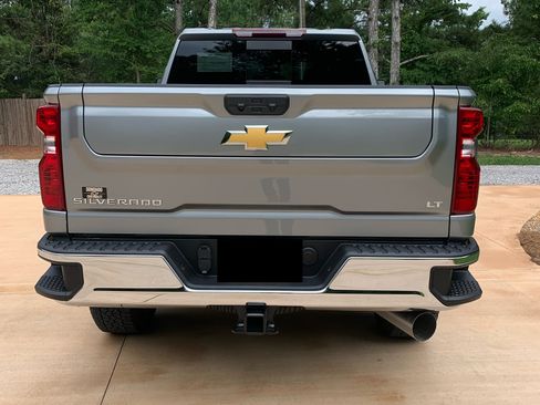 Used 2024 Chevrolet Silverado 2500 LT image 8