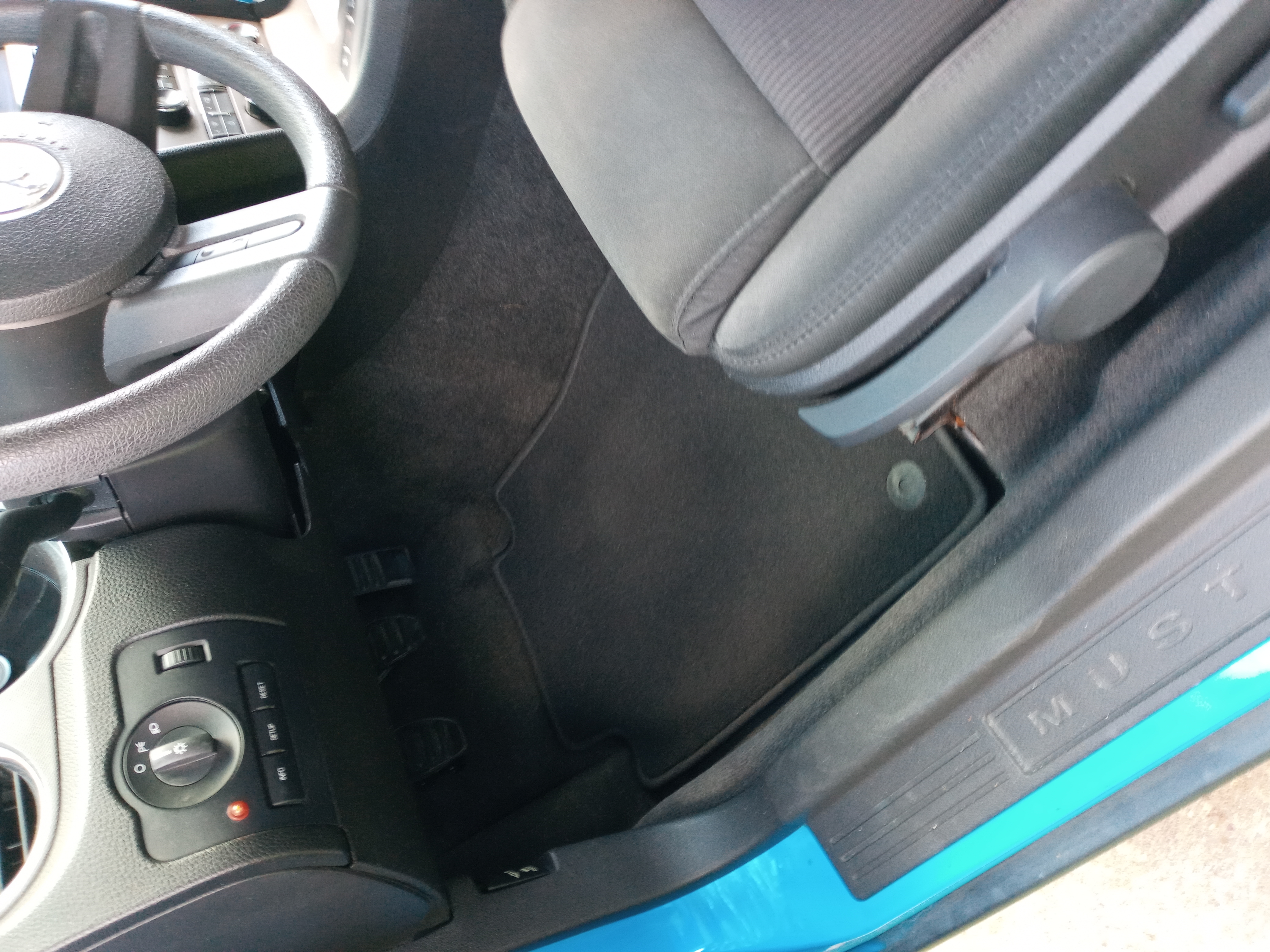 Used 2011 Ford Mustang Coupe RWD image 14