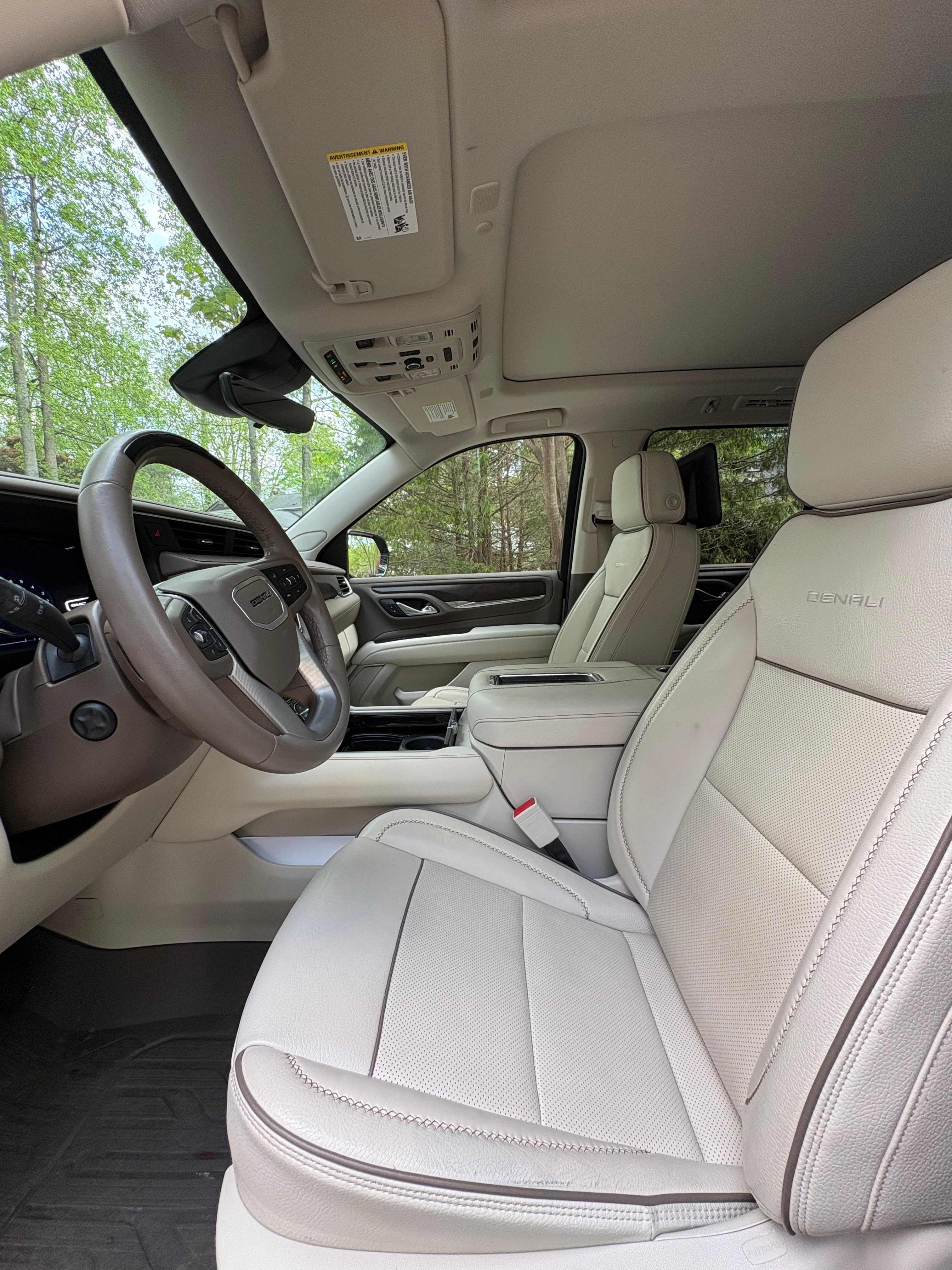 Used 2024 GMC Yukon Denali w/ Advanced Technology Package AWD/4WD image 8