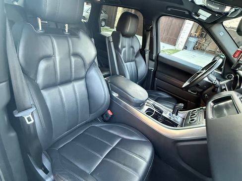Used 2017 Land Rover Range Rover Sport SE image 9