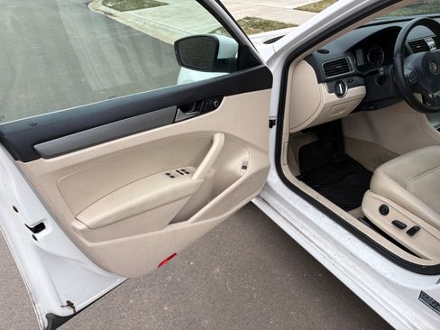 Used 2014 Volkswagen Passat 2.5 SE image 24