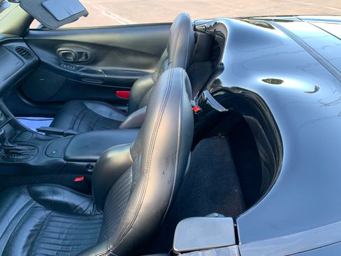 Used 2000 Chevrolet Corvette Convertible w/ Memory Pkg RWD image 13