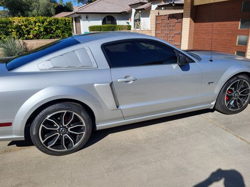Used 2005 Ford Mustang GT Premium image 10