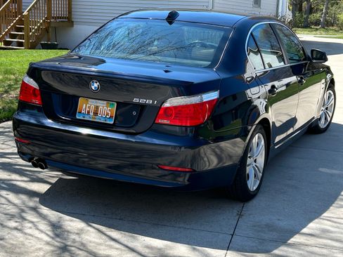 Used 2010 BMW 528i xDrive Sedan AWD/4WD image 4